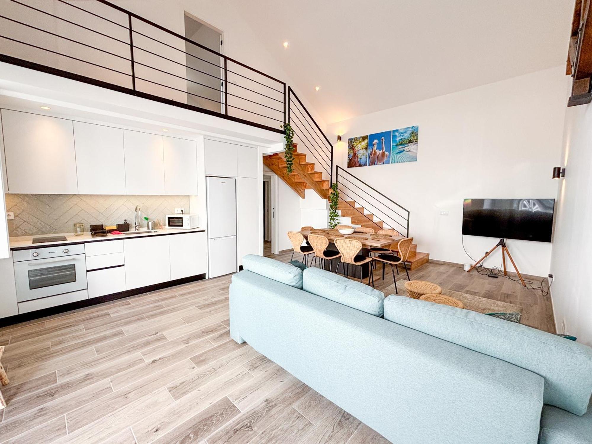 Spacious House, Up 8 People Centrally In
