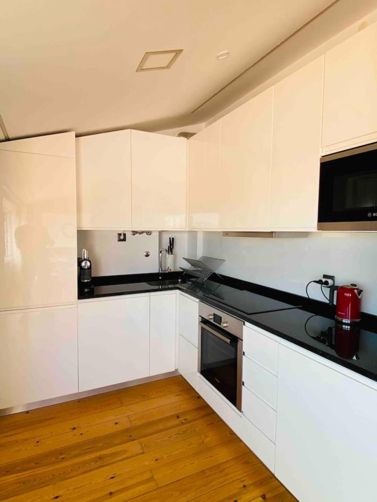 Sea View Loft 30 Secs To In Historic Old Town Cascais