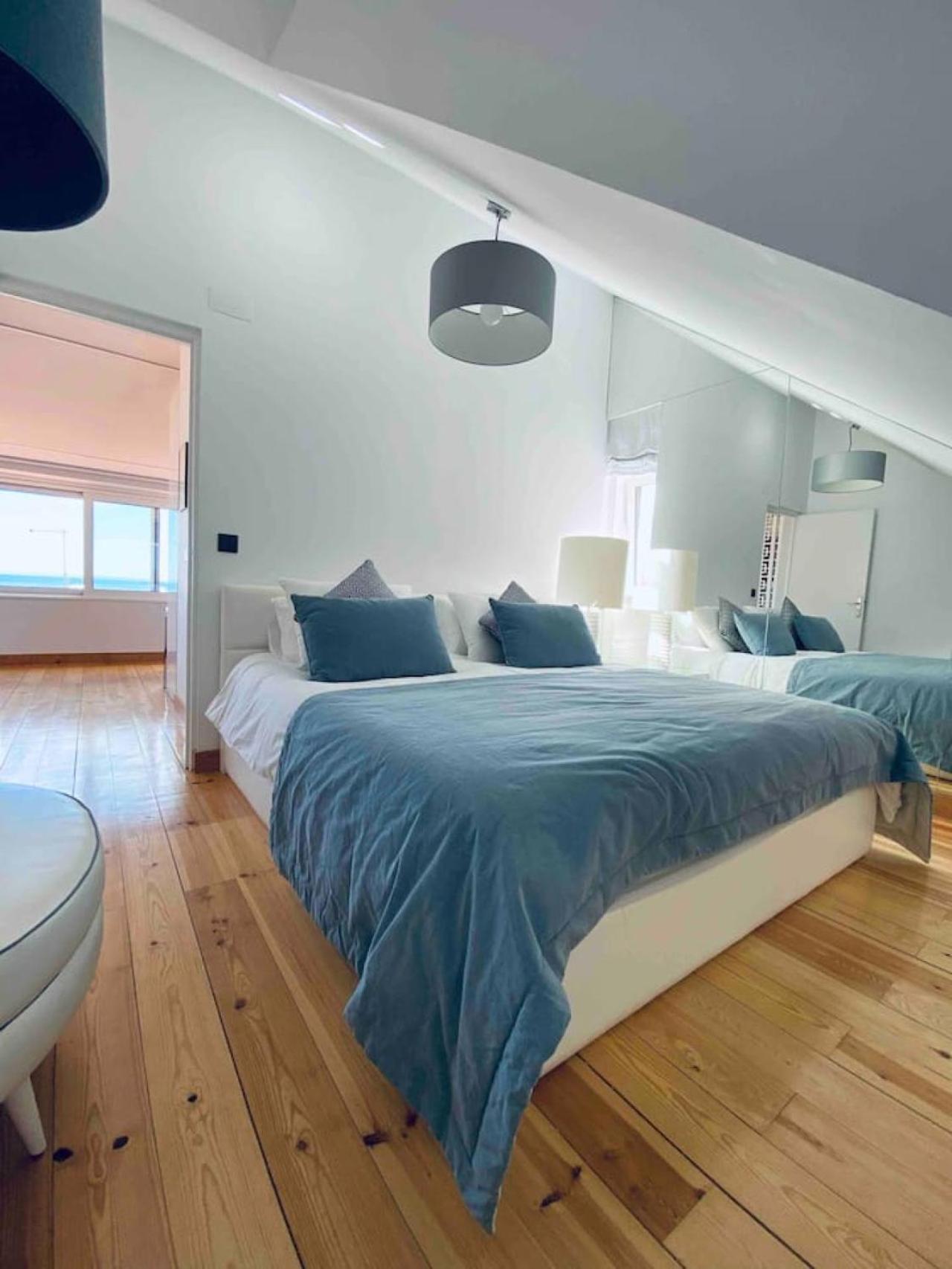 Sea View Loft 30 Secs To In Historic Old Town Apartment