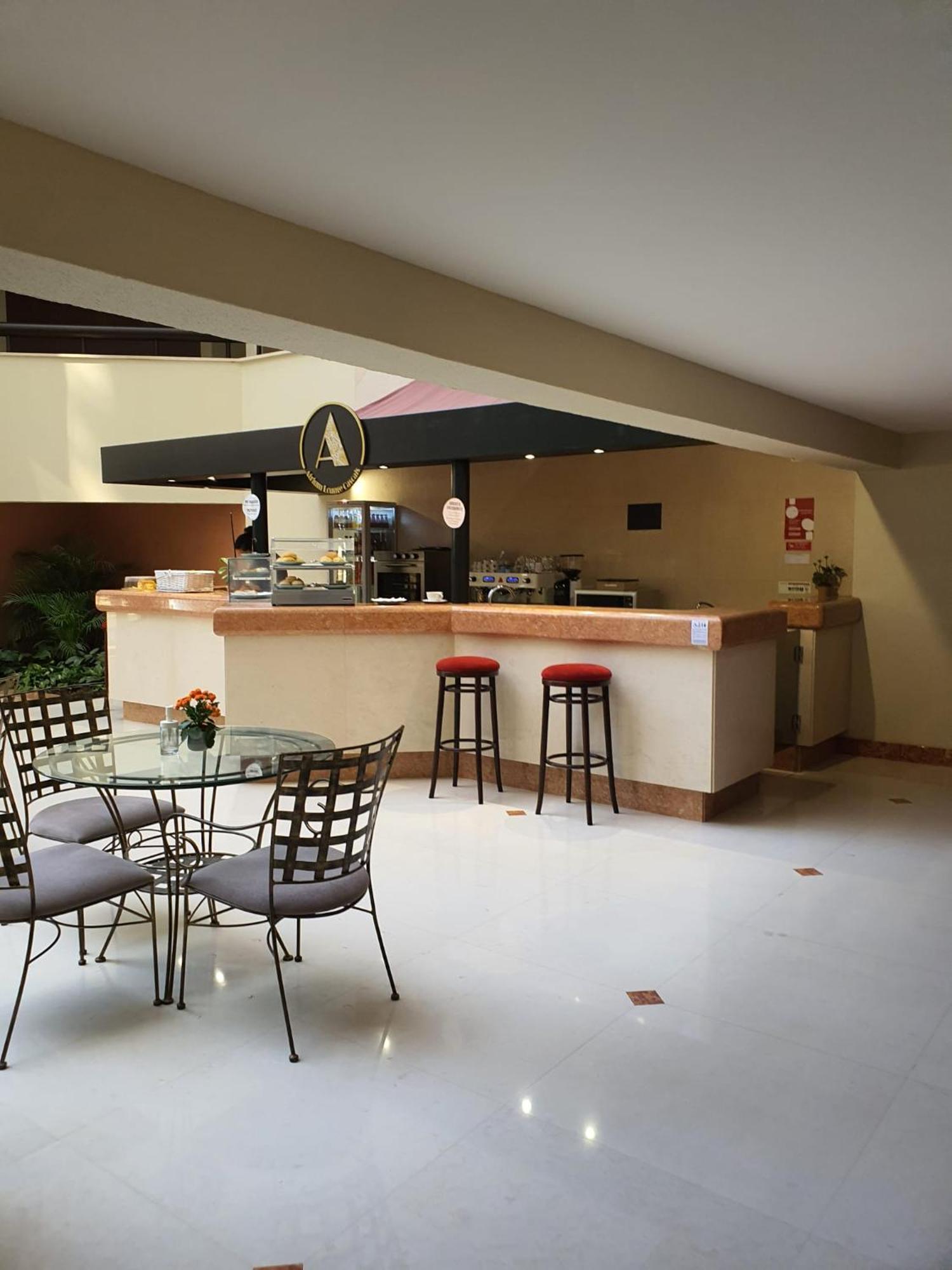 Atrium Seafront - Pool, & Tennis Apartment *