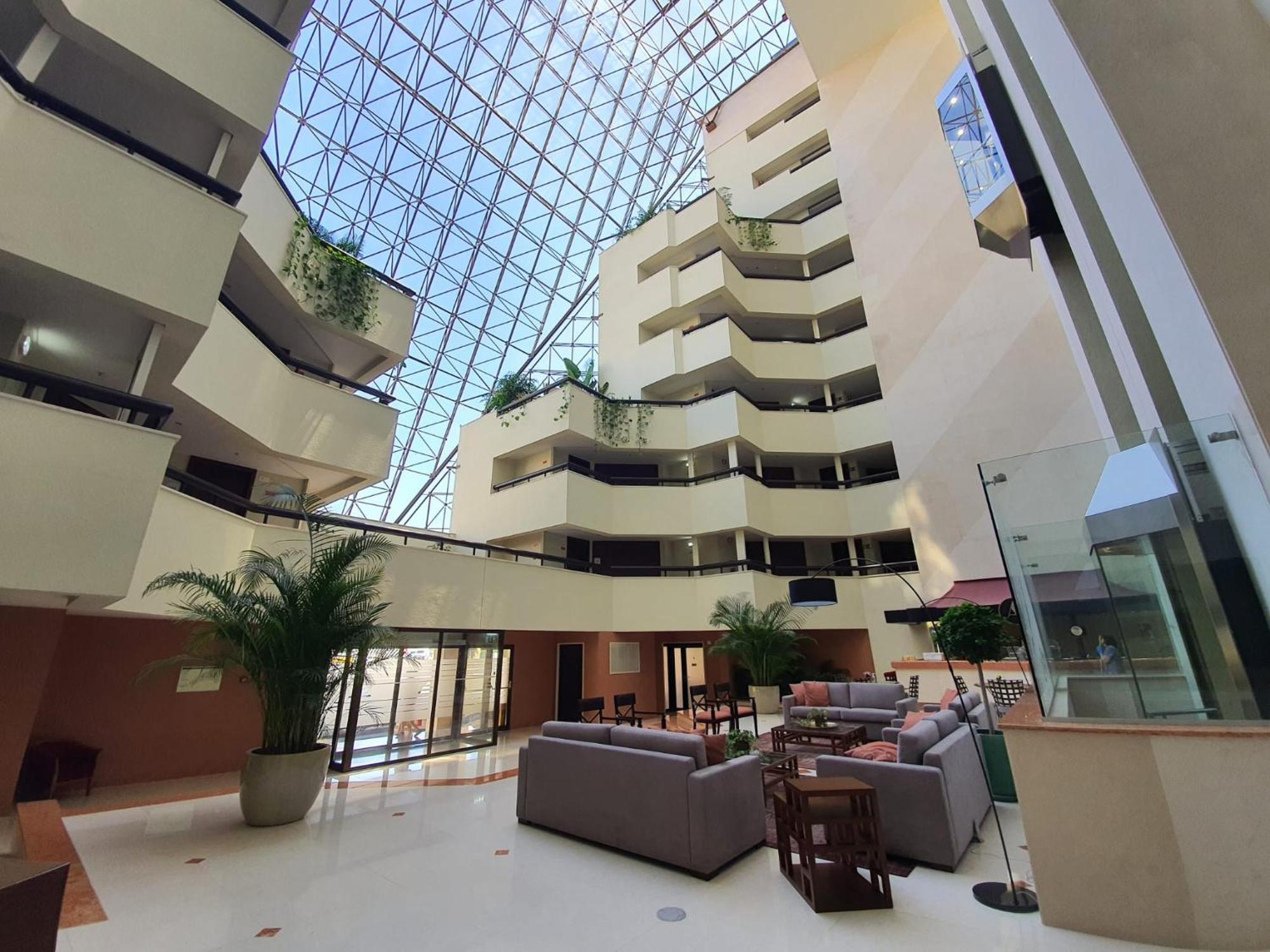 Atrium Seafront - Pool, & Tennis Apartment *