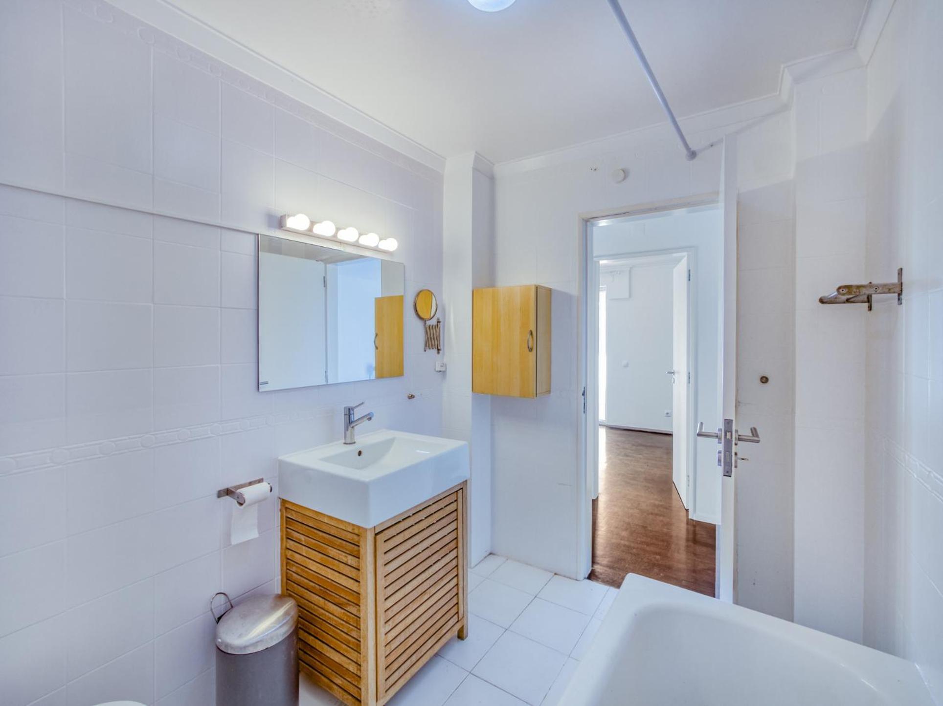 Apartment Luxury 4 Bedroom With 3 Bathroom Lisbon Walking Distance To