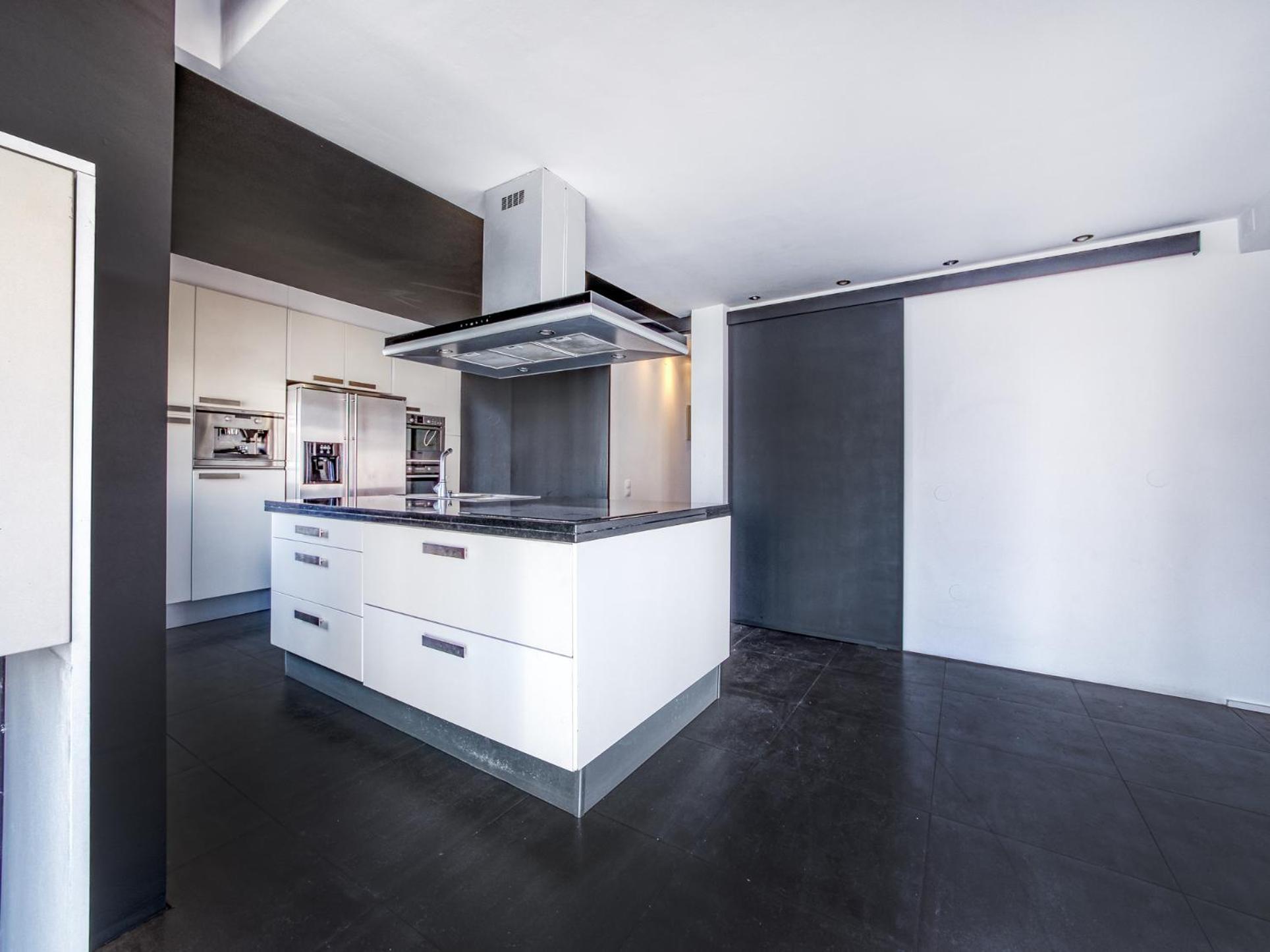Luxury 4 Bedroom With 3 Bathroom Lisbon Walking Distance To * Cascais