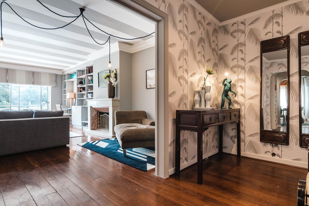 Chique And Spacious Flat In