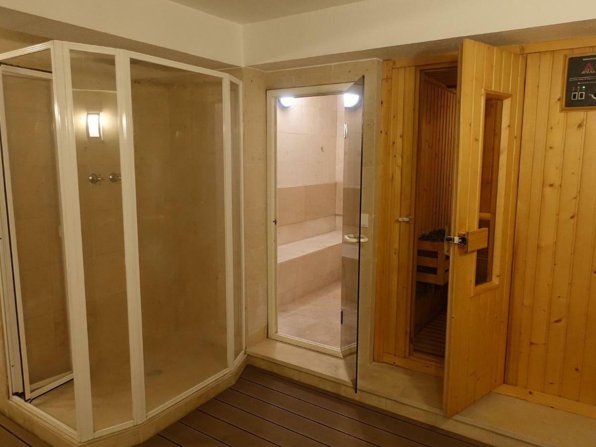 Estoril Budget & Hotel