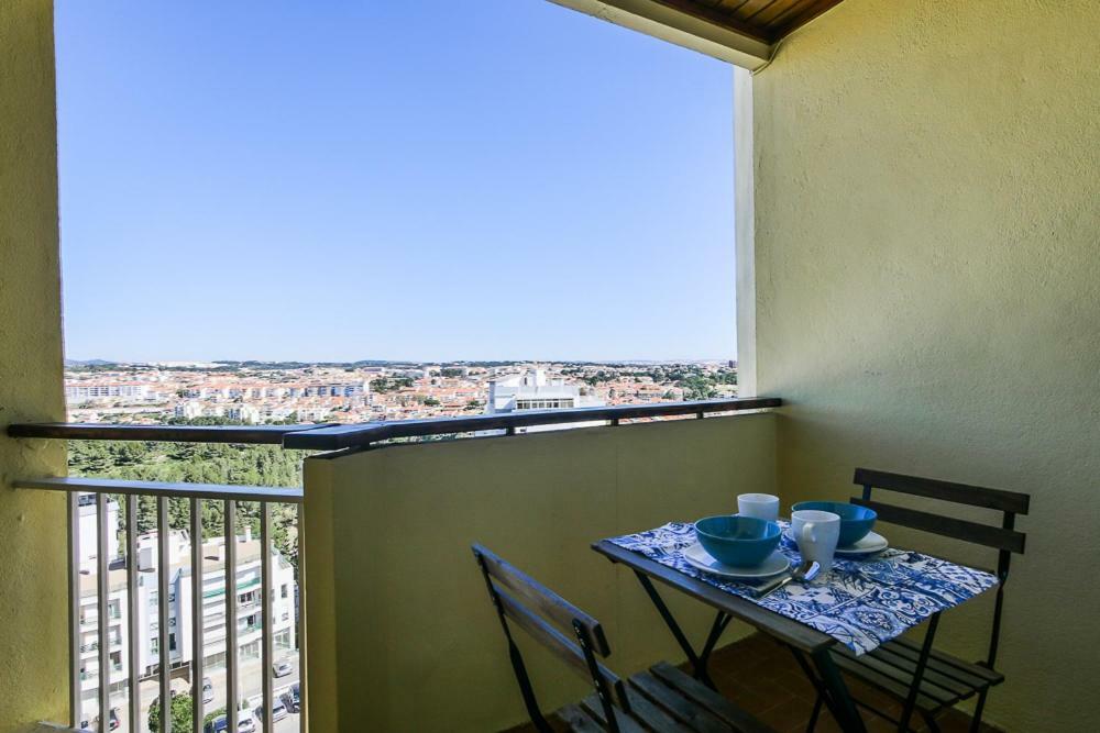 Cozy Studio With Balcony And Beautiful View Cascais