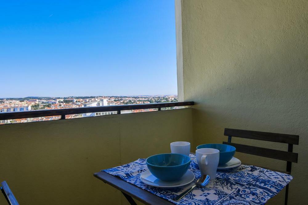 Cozy Studio With Balcony And Beautiful View Apartment Cascais