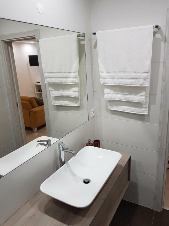 Comfortable And Cozy One Bedroom Flat In Apartment *
