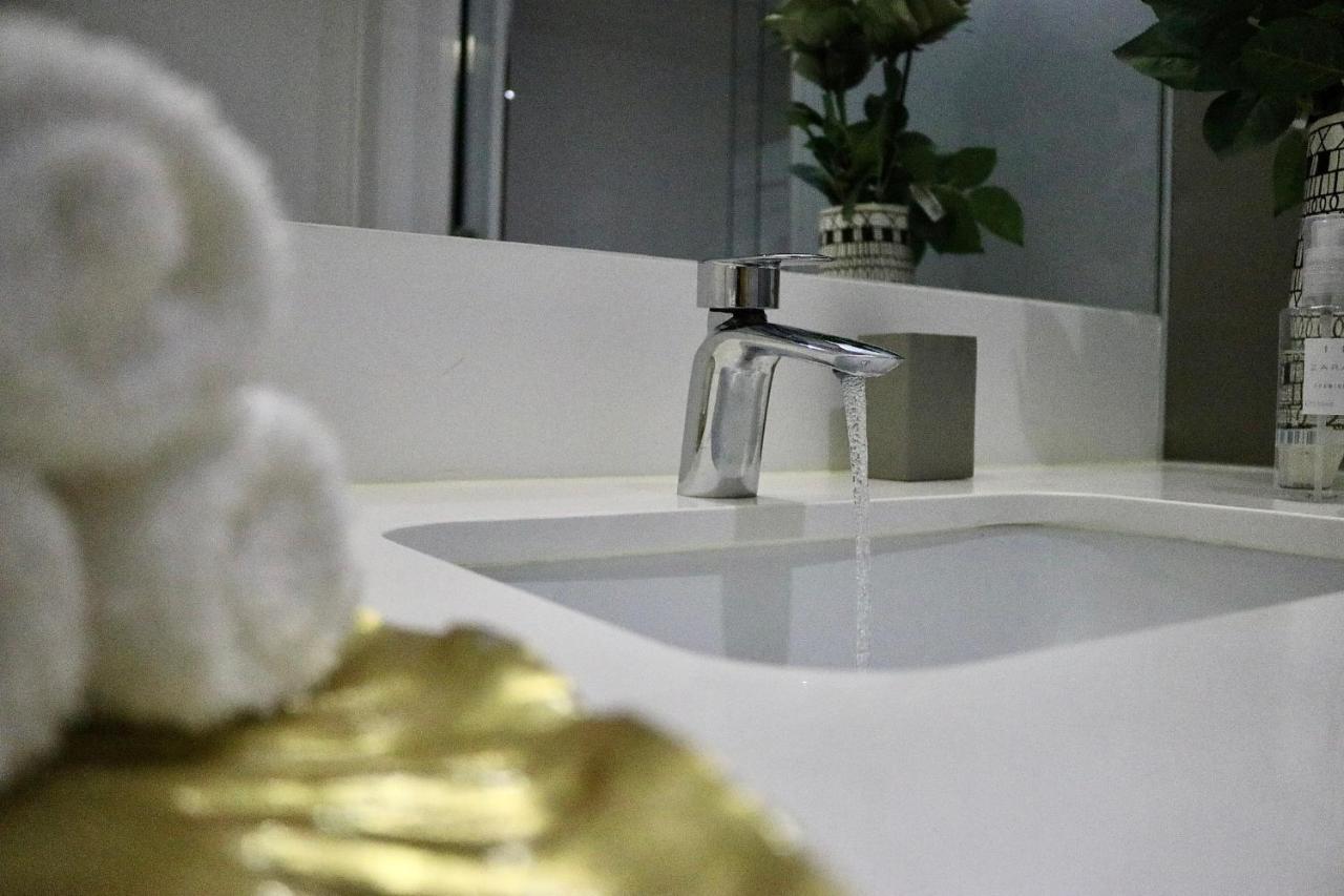 Avenida Loft- By Onartstays *
