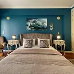 Sea View W Pool, Terrace & Parking