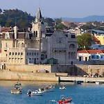 Elegant Apartment In Cascais With Fireplace 80 M²