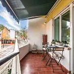 Elegant Apartment In Cascais With Fireplace 80 M²