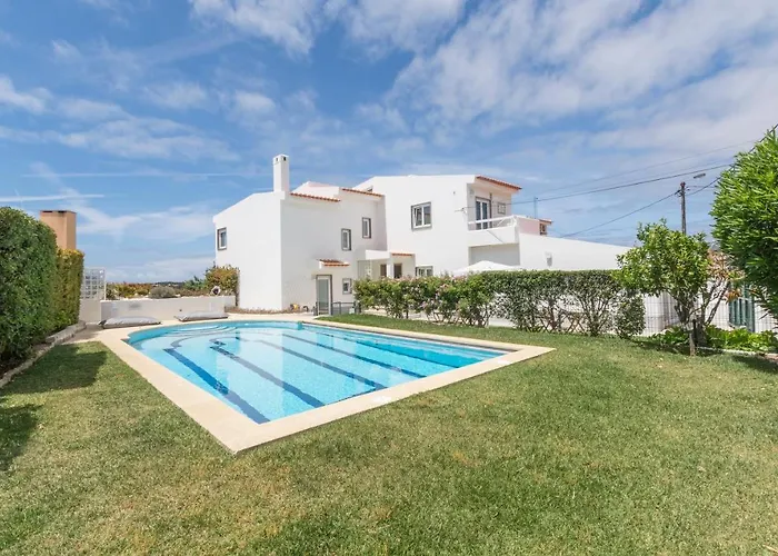 Free Spirit House Cascais - Surf & Yoga Retreats