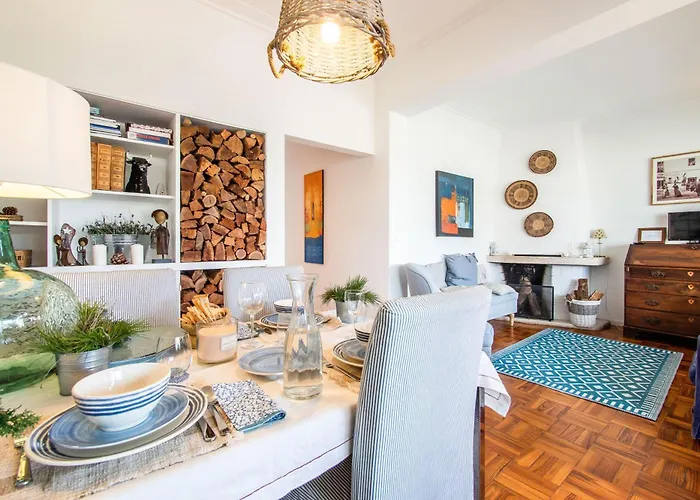 Elegant Apartment In Cascais With Fireplace 80 M²