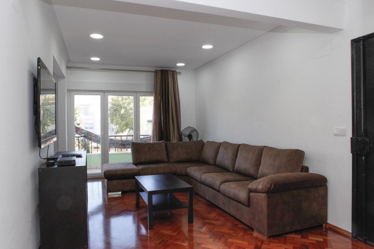 Charming In Peaceful Apartment