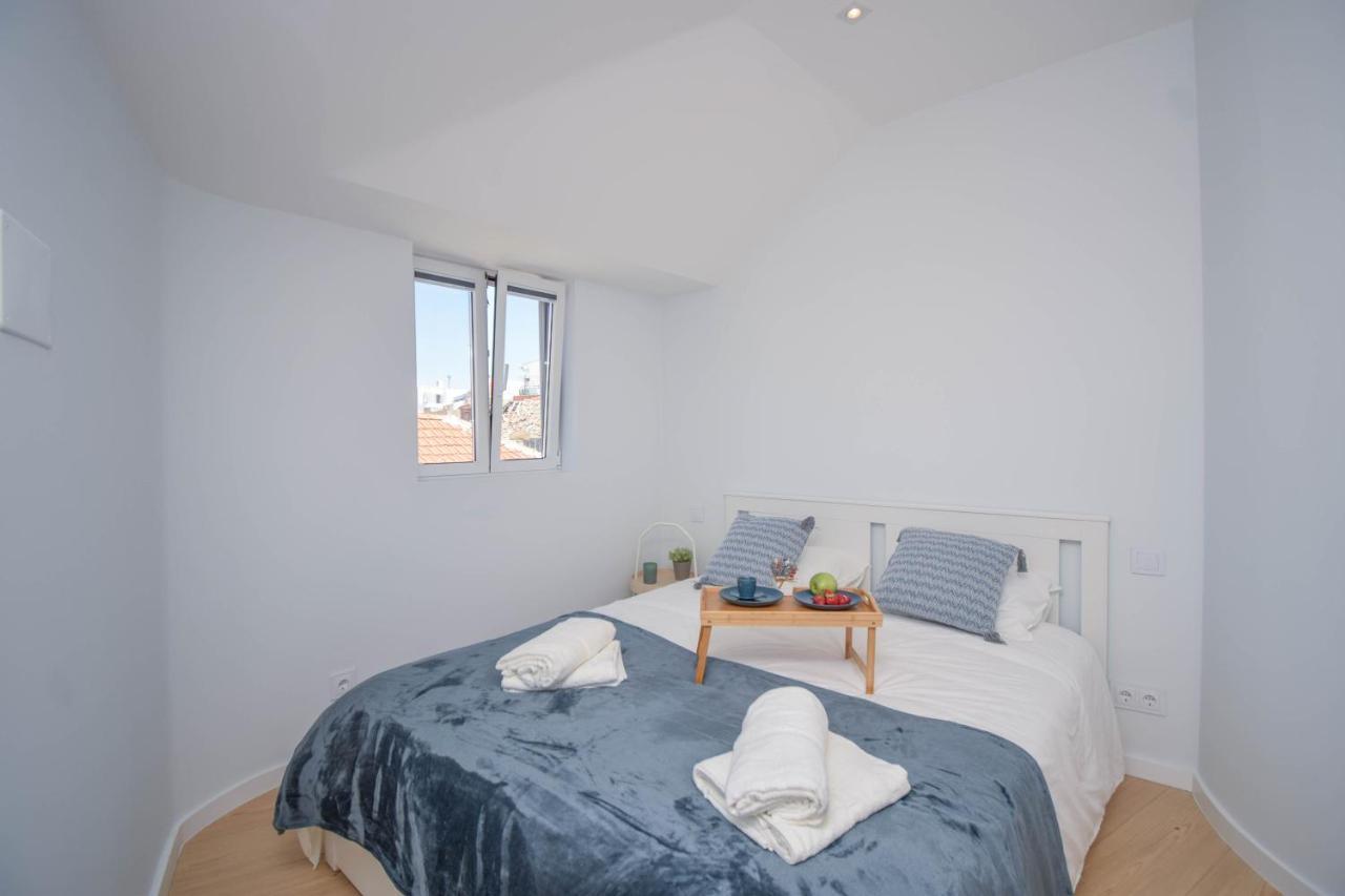 & Stylish 2 Bedroom W/ Balcony Cascais