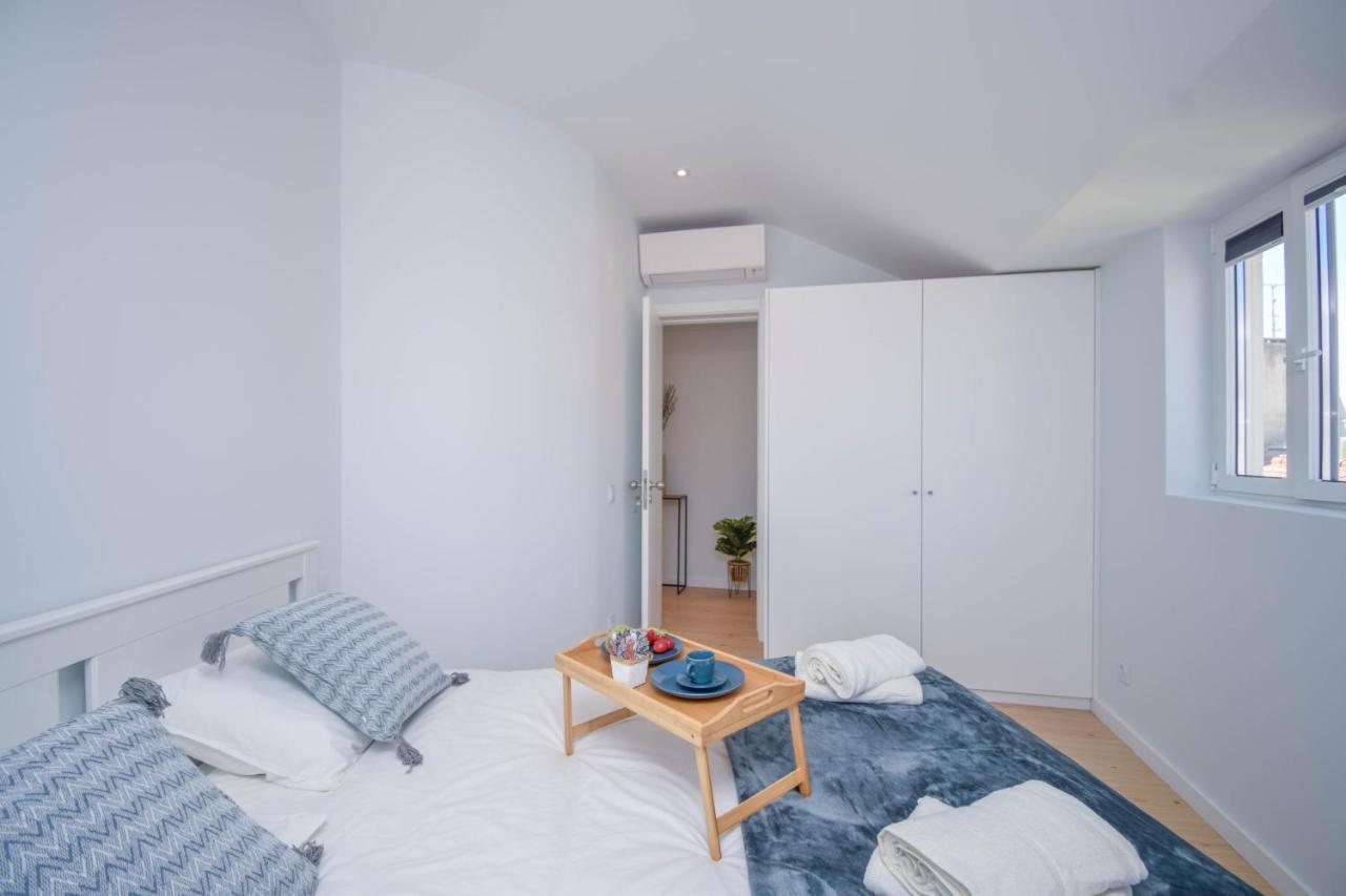 & Stylish 2 Bedroom W/ Balcony * Cascais