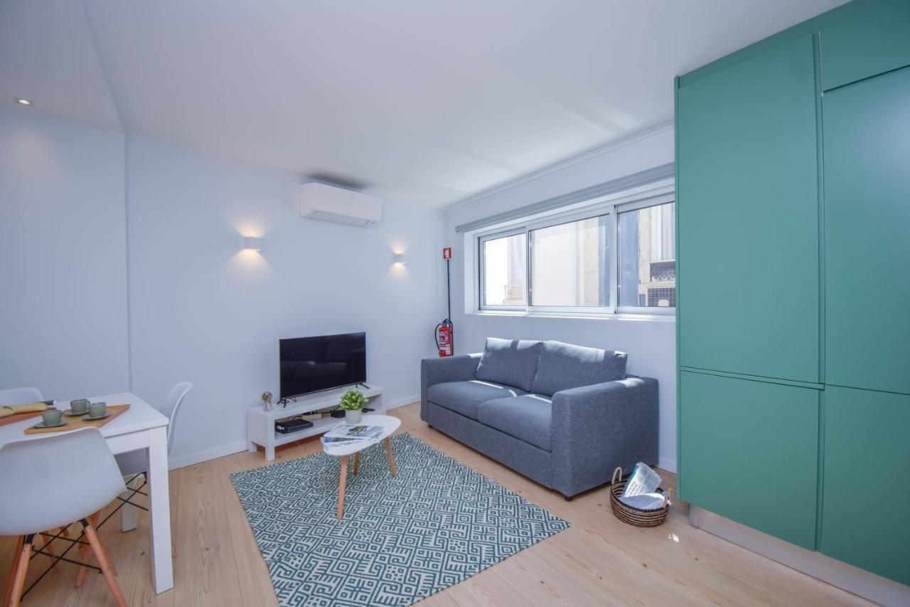 & Stylish 2 Bedroom W/ Balcony * Cascais