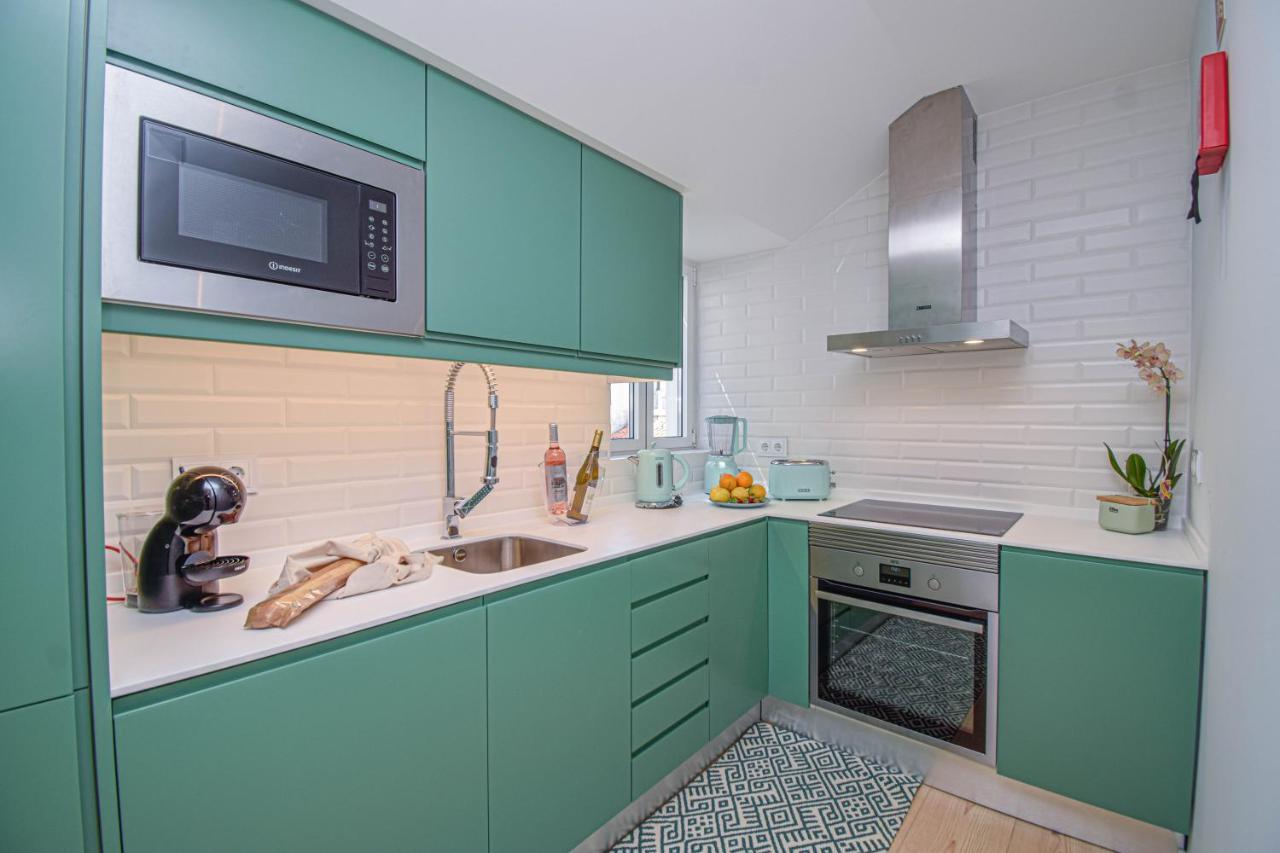 & Stylish 2 Bedroom W/ Balcony Apartamento