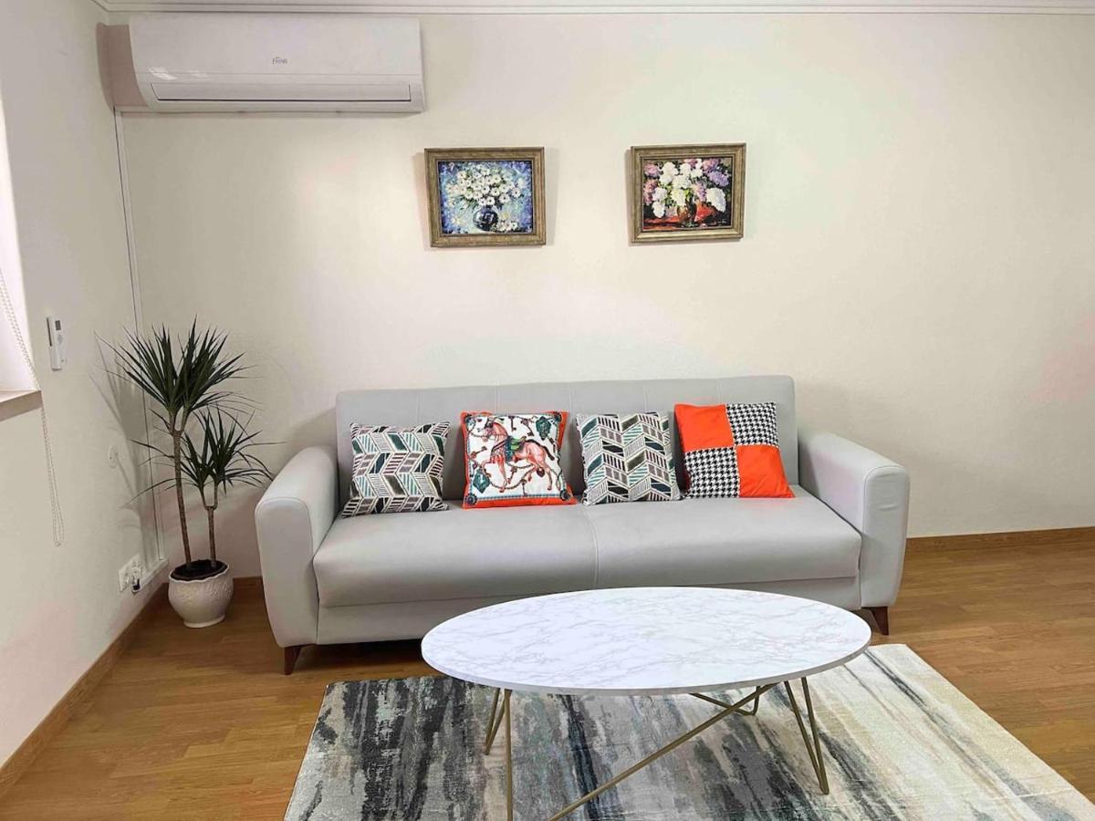 Garden Apartment *