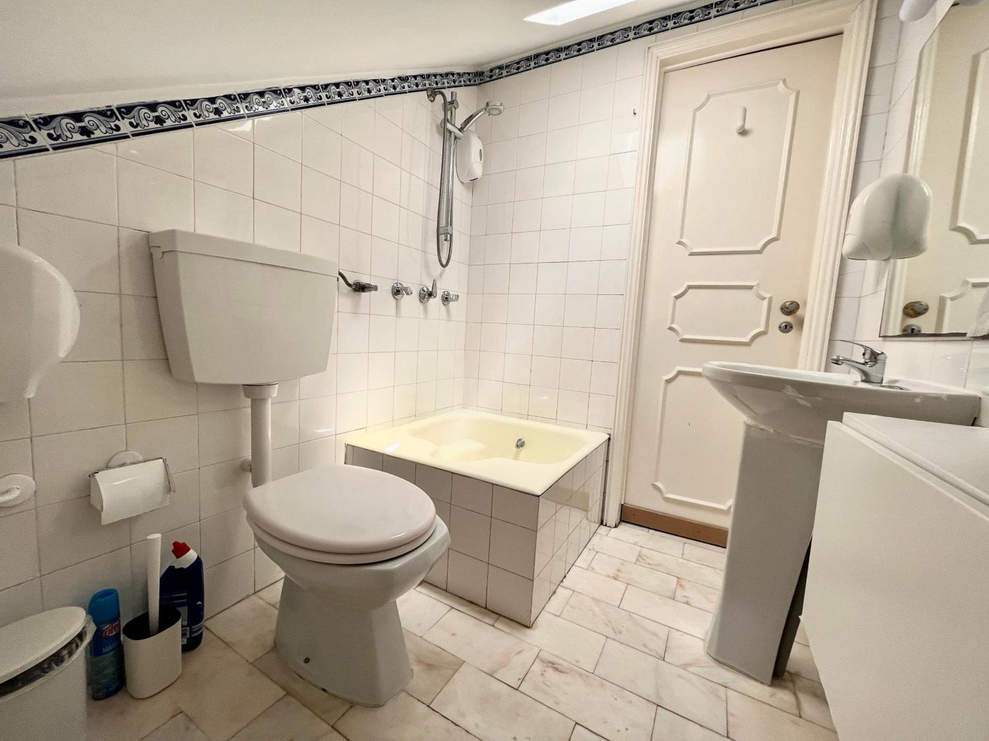 Eco Ljmonade Hostel *