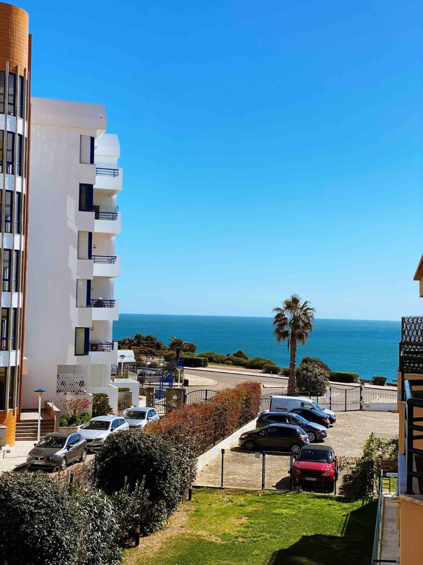 Sea View W Pool, Terrace & Parking Apartment