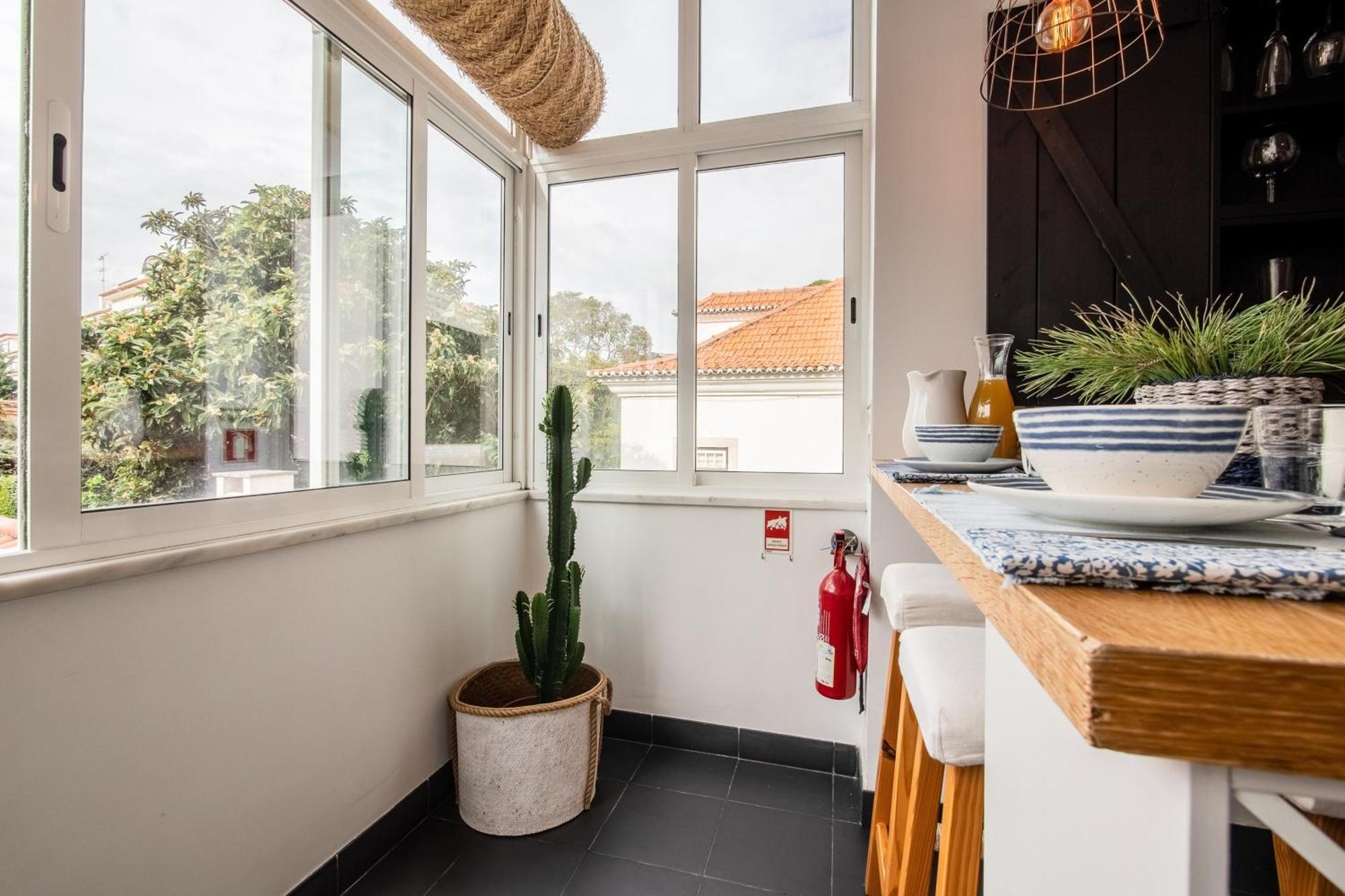 Elegant In With Fireplace 80 M² Apartment