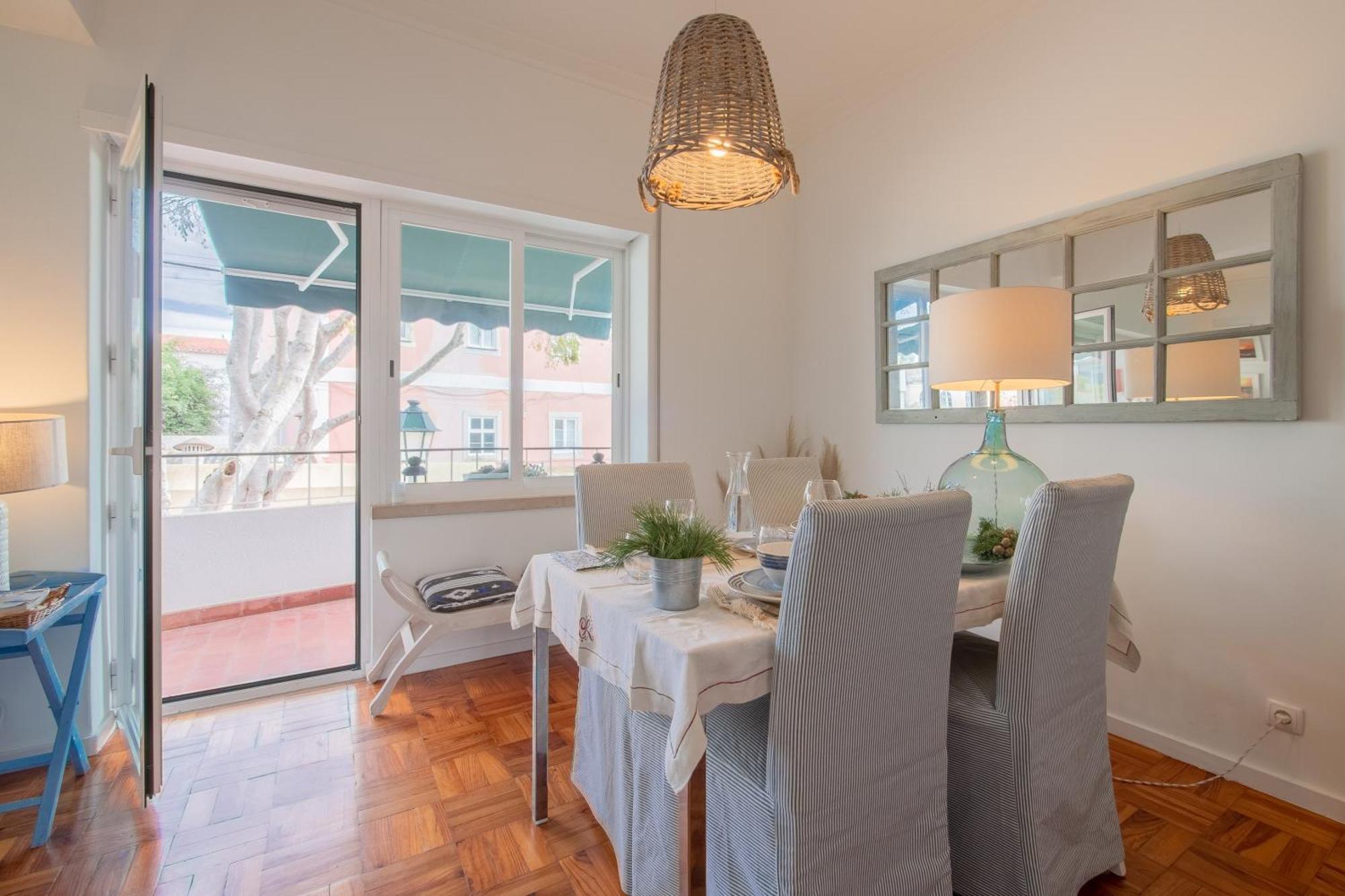 Apartment Elegant In With Fireplace 80 M² Cascais