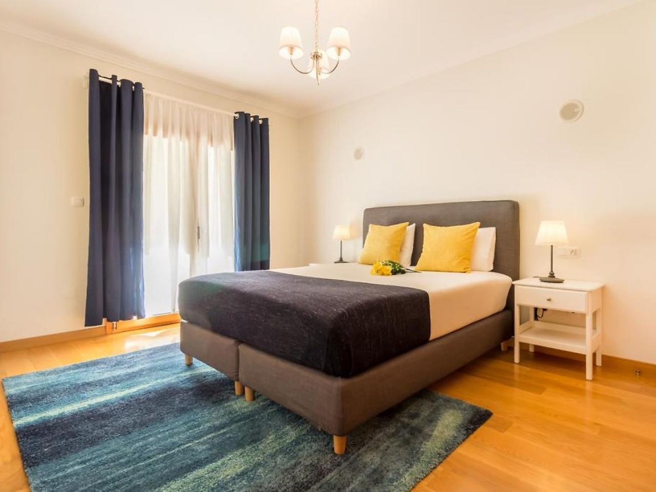 Deluxe Flat