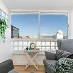 Bright Valadim Apartment