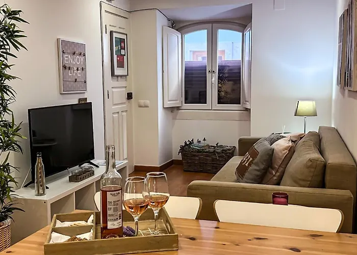 T2 Apartment -Cascais Center - 100M From Beach