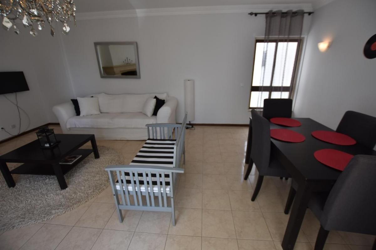 Excellent 2 Bedroom In Center Cascais