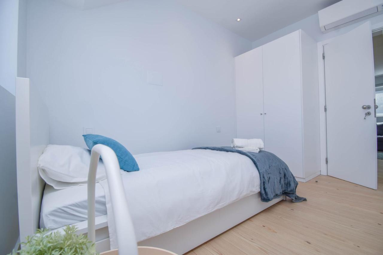 & Stylish 2 Bedroom W/ Balcony Apartment
