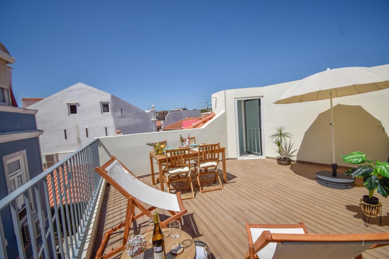 & Stylish 2 Bedroom W/ Balcony Apartment Cascais