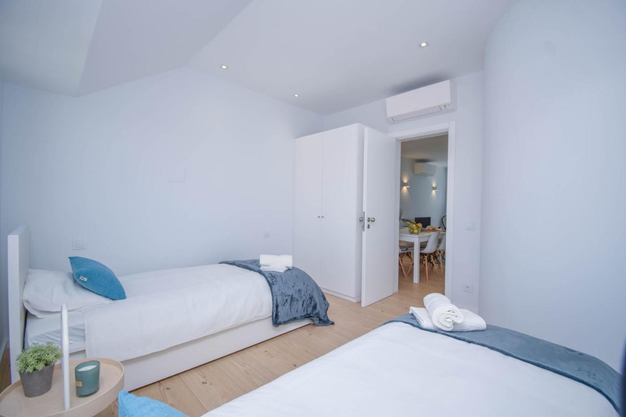 Apartment & Stylish 2 Bedroom W/ Balcony