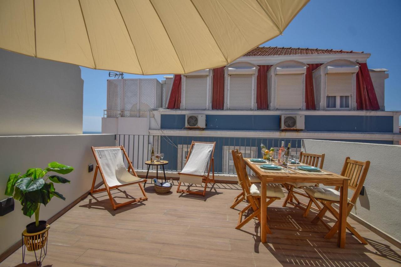 Apartment & Stylish 2 Bedroom W/ Balcony *