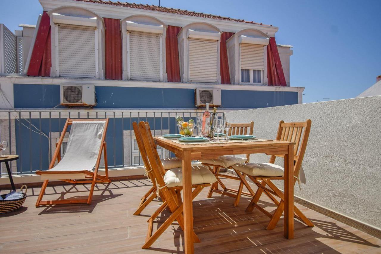 Apartment & Stylish 2 Bedroom W/ Balcony