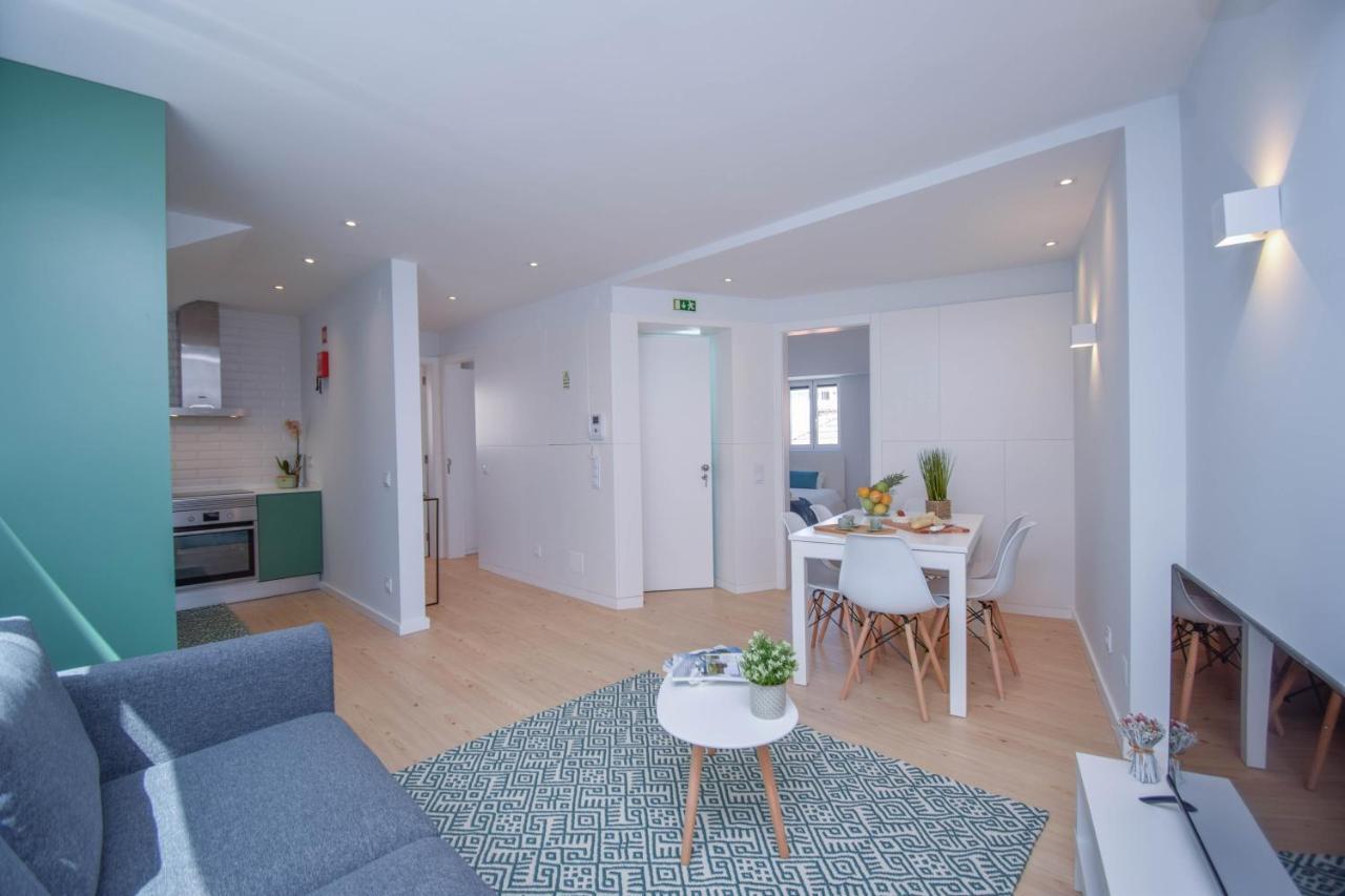 & Stylish 2 Bedroom W/ Balcony Cascais