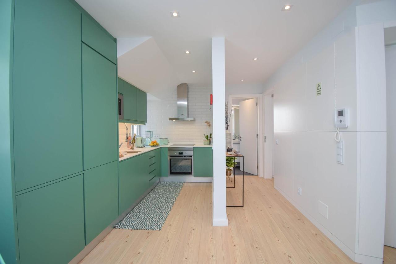 & Stylish 2 Bedroom W/ Balcony Apartment Cascais