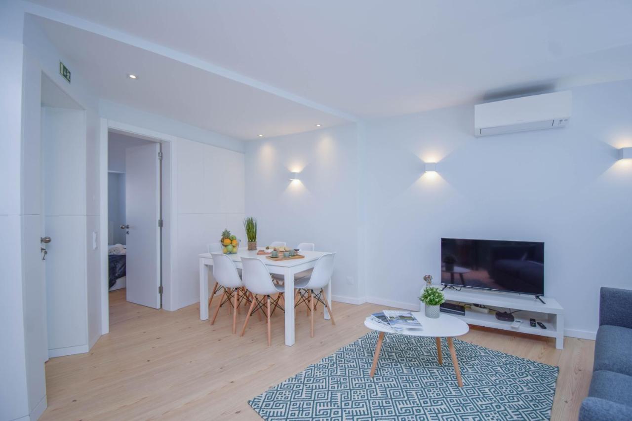 Apartment & Stylish 2 Bedroom W/ Balcony Cascais