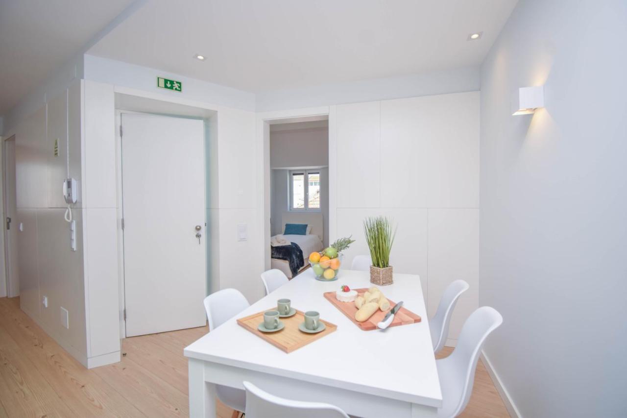 & Stylish 2 Bedroom W/ Balcony Apartment Cascais